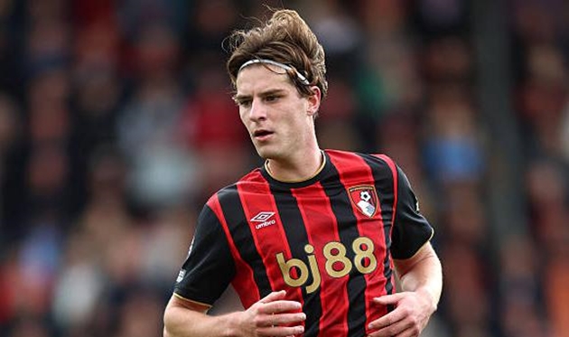 Alex Scott nằm trong tầm ngắm của Manchester City.