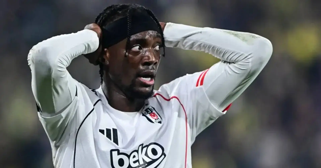 Abraham muốn trở lại Ngoại hạng Anh trong m&agrave;u &aacute;o Aston Villa.