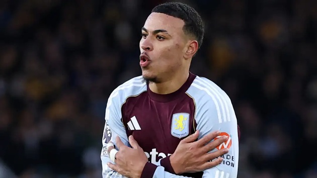  Rogers đ&atilde; ph&aacute;t triển th&agrave;nh ng&ocirc;i sao lớn.