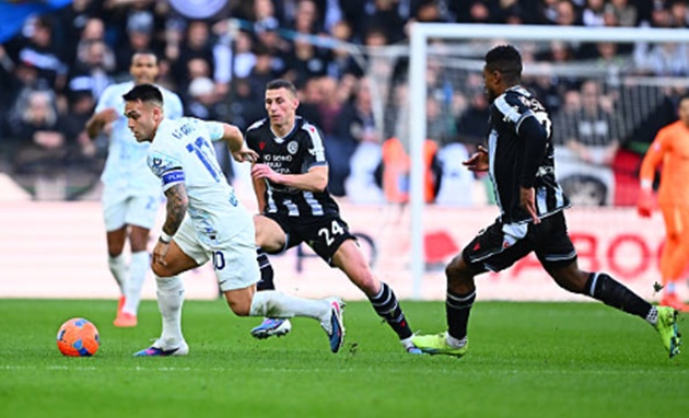 Martinez ghi b&agrave;n thắng duy nhất trong trận