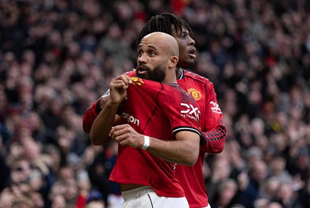 Bryan Mbeumo - 7.8 điểm: Tỏa s&aacute;ng rực rỡ trong vai tr&ograve; tiền đạo cắm bất đắc dĩ. Anh thi đấu x&ocirc;ng x&aacute;o ngay từ đầu v&agrave; trực tiếp ghi b&agrave;n thắng quan trọng khai th&ocirc;ng thế bế tắc cho Quỷ đỏ.