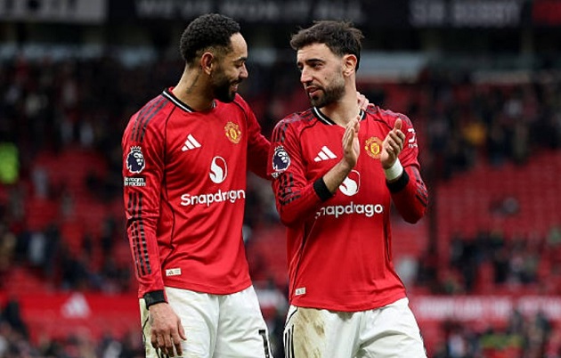 Cầu thủ dự bị nổi bật - Matheus Cunha - 7.0 điểm: V&agrave;o s&acirc;n từ ghế dự bị v&agrave; lập tức để lại dấu ấn với pha kiến tạo gi&uacute;p Dorgu ghi b&agrave;n, chứng minh gi&aacute; trị của m&igrave;nh sau khi phải ngồi ngo&agrave;i.