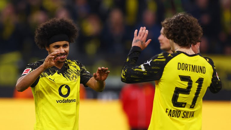 Adeyemi g&oacute;p c&ocirc;ng quan trọng v&agrave;o trận thắng.