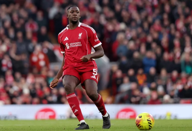 Konate thi đấu bất ổn.