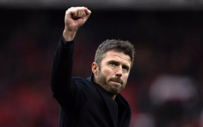 Michael Carrick giúp MU khởi sắc trong lối chơi.