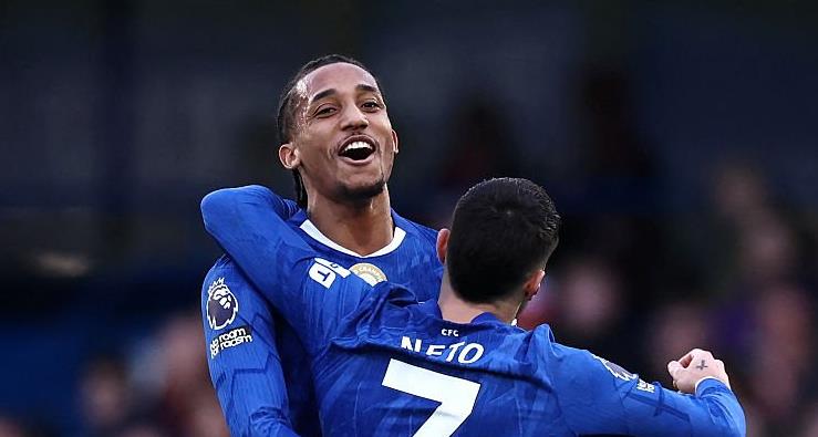 Joao Pedro &mdash; 7.7: Một cầu thủ kh&aacute;c thi đấu đầy nỗ lực. Gặp kh&oacute; khăn khi l&ugrave;i s&acirc;u tham gia lối chơi nhưng nguy hiểm hơn hẳn khi tập trung v&agrave;o v&ograve;ng cấm. C&oacute; lẽ hơi k&eacute;m may mắn khi kh&ocirc;ng kiếm được quả phạt đền n&agrave;o nhưng đ&atilde; ghi b&agrave;n thắng với đẳng cấp thực sự.