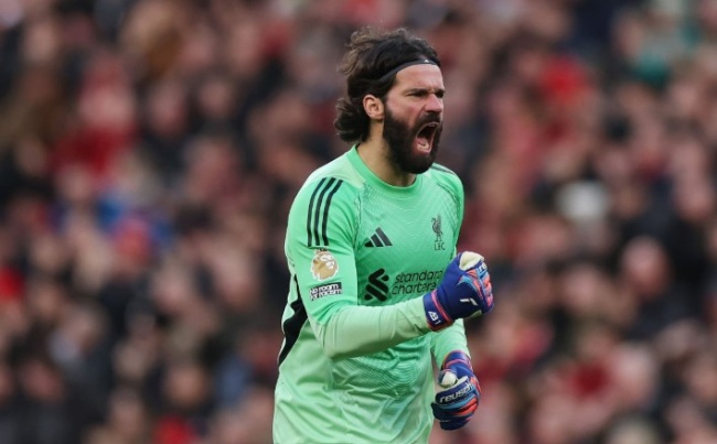 Alisson Becker 6.6 điểm. Một ng&agrave;y thi đấu kh&aacute; nh&agrave;n nh&atilde; cho đến khi Burnley c&oacute; c&uacute; dứt điểm tr&uacute;ng đ&iacute;ch đầu ti&ecirc;n. Thủ th&agrave;nh người Brazil chắc chắn sẽ cảm thấy thất vọng khi bị Marcus Edwards đ&aacute;nh bại.