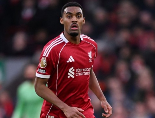 Ryan Gravenberch - 6.8 điểm. Cầu thủ người H&agrave; Lan kiểm so&aacute;t b&oacute;ng tốt v&agrave; gi&uacute;p Liverpool duy tr&igrave; nhịp độ tấn c&ocirc;ng trong hiệp một. Dẫu vậy, Gravenberch bắt đầu bộc lộ sự thiếu cẩn trọng trong c&aacute;c đường chuyền khi trận đấu tr&ocirc;i về cuối.