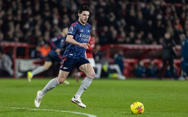 Declan Rice (7.1 điểm): Rice vẫn là nhân tố hoạt động năng nổ nhất nơi tuyến giữa của Pháo thủ. Anh thực hiện tốt vai trò đánh chặn và điều tiết nhịp độ trận đấu. Những quả treo bóng từ tình huống cố định của Rice vẫn mang lại sự đe dọa, đặc biệt là pha chuyền bóng cho Merino đánh đầu suýt thành bàn. Dù vậy, một mình Rice là chưa đủ để khỏa lấp sự thiếu sáng tạo của cả hệ thống.