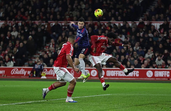 Gabriel Martinelli (6.1 điểm): Điểm đen lớn nhất trong trận đấu này. Martinelli đã bỏ lỡ cơ hội ngon ăn nhất trong hiệp một khi dứt điểm ra ngoài ở cự ly rất gần. Anh liên tục thất thế trong các pha tranh chấp thể chất với Ola Aina và thiếu đi sự tự tin cần thiết. Việc Martinelli bị chấm điểm thấp nhất là hệ quả tất yếu của một màn trình diễn kém cỏi.