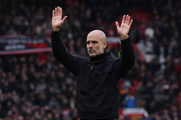 HLV Guardiola phải xin lỗi CĐV Man City tại Old Trafford sau trận thua Man Utd.