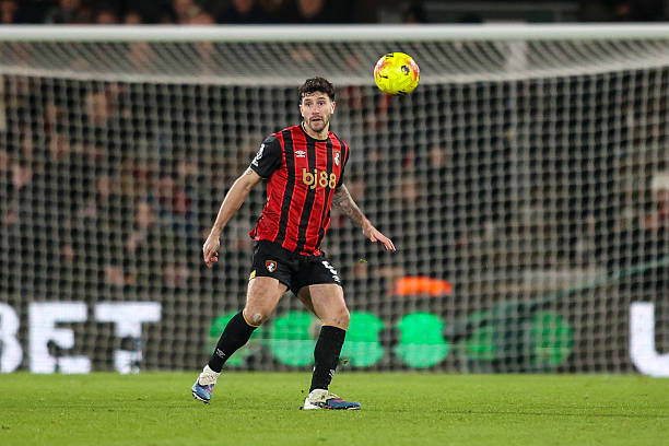 Marcos Senesi có thể là giải pháp tức thì cho Chelsea.