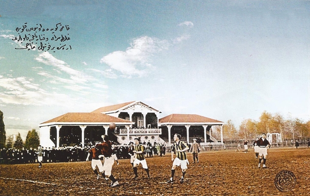 Fenerbahce đấu với Galatasaray vào năm 1914.
