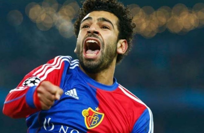 Salah trong m&agrave;u &aacute;o Basel.