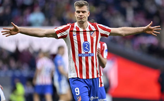 Alexander Sorloth gi&uacute;p Atletico nhọc nhằn gi&agrave;nh 3 điểm.