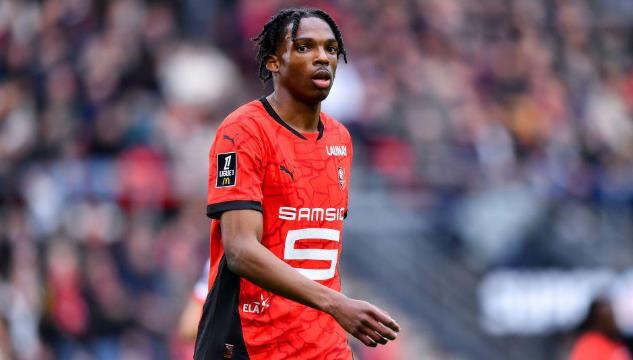 Hàng thủ Chelsea cần một trung vệ đẳng cấp thay vì tiềm năng.