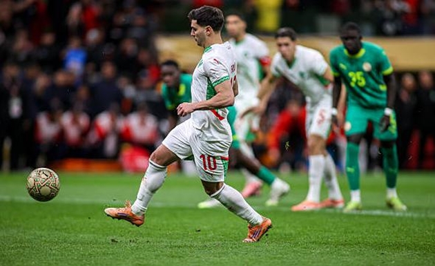 Brahim Diaz gây tranh cãi sau quả phạt đền hỏng ăn.