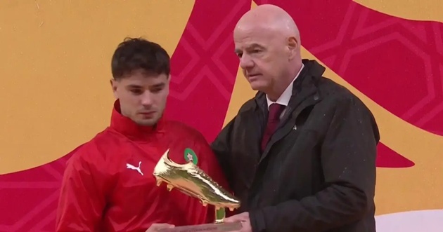 Brahim Diaz nhận giải Vua ph&aacute; lưới, nhưng anh kh&ocirc;ng cảm thấy vui vẻ