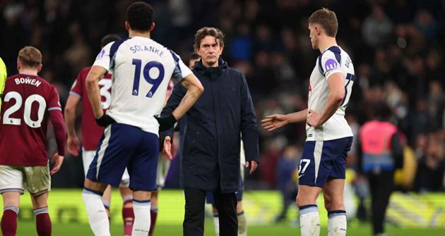 Frank đang có nguy cơ bị sa thải.