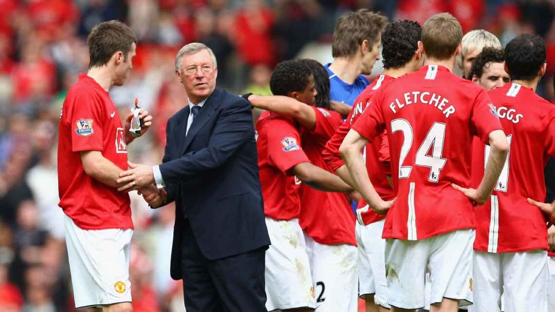 Sir Alex kh&ocirc;ng li&ecirc;n quan đến MU trước khi dẫn dắt đội.