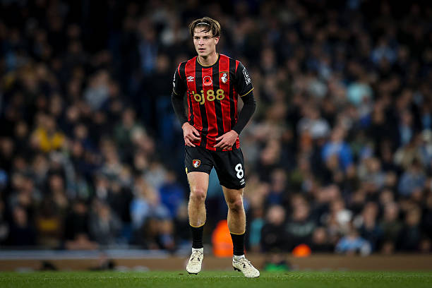 Alex Scott l&agrave; chữ k&yacute; đa năng cho tuyến giữa của The Citizens.