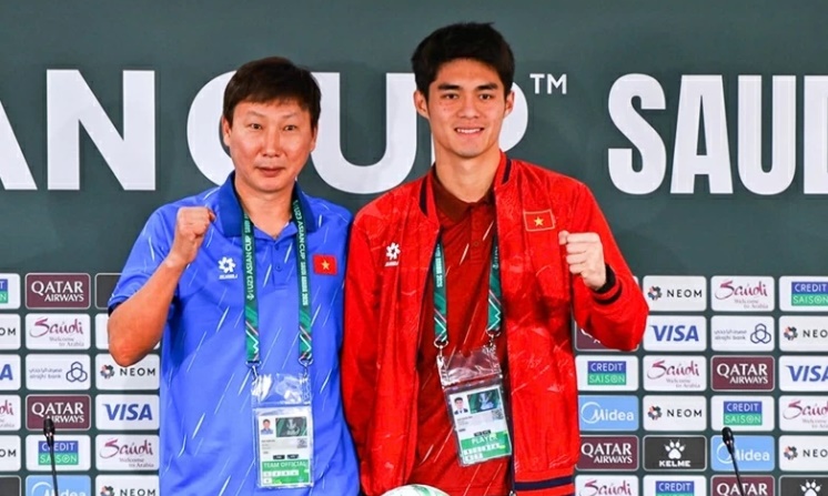 HLV Kim muốn gặp đội bóng quê hương ở chung kết.