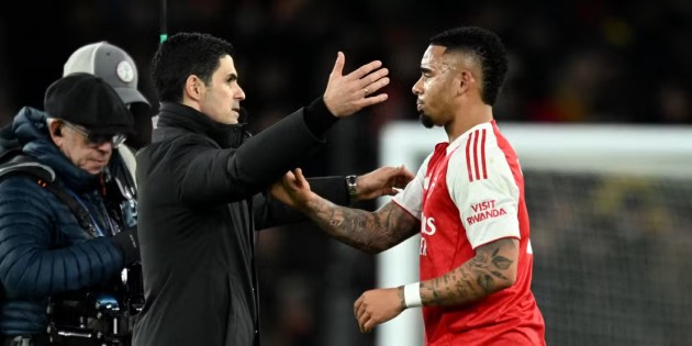 Jesus vật vờ v&agrave; v&ocirc; hại trước Nottingham.