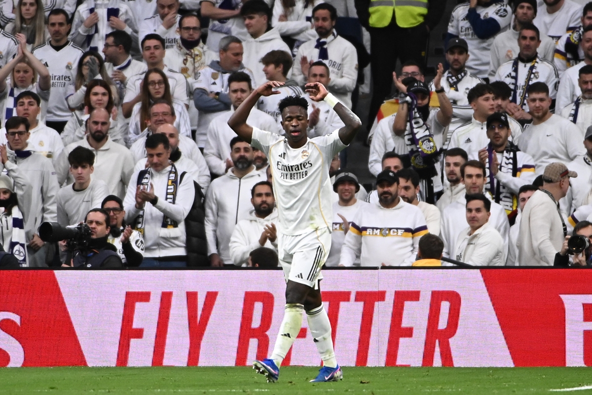 Vinicius Junior l&agrave; một trong những ng&ocirc;i sao thường xuy&ecirc;n bị CĐV la &oacute;.