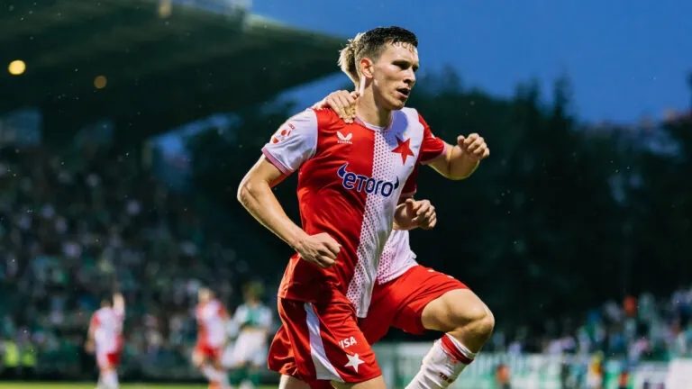 Lukas Provod l&agrave; linh hồn trong lối chơi của Slavia Prague.