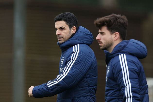 HLV Arteta và các học trò chuẩn bị có chuyến làm khách đến sân Inter Milan.