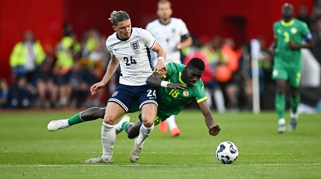 Gallagher trở lại Ngoại hạng Anh để t&igrave;m suất đ&aacute; ch&iacute;nh