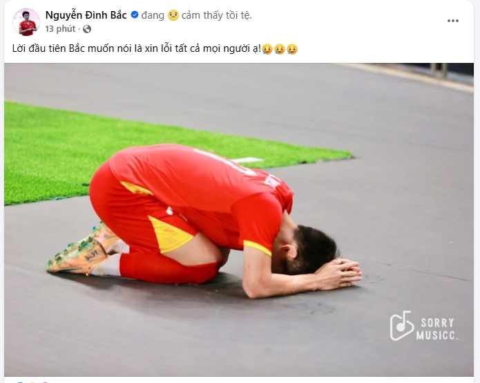 Nguyễn Đ&igrave;nh Bắc xin lỗi cổ động vi&ecirc;n sau thất bại. Ảnh chụp m&agrave;n h&igrave;nh.