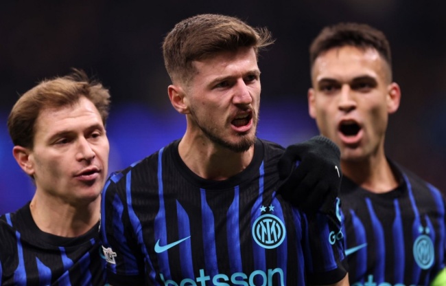 Sucic ghi b&agrave;n cho Inter.