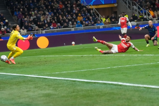 Arsenal thắng Inter 3-1.