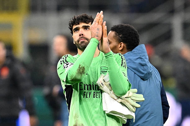 David Raya &ndash; 7.3 Kh&ocirc;ng thể l&agrave;m g&igrave; hơn trước c&uacute; s&uacute;t của Sucic. Ngo&agrave;i t&igrave;nh huống đ&oacute;, thủ th&agrave;nh người T&acirc;y Ban Nha c&oacute; 3 pha cứu thua kh&aacute; dễ d&agrave;ng v&agrave; tỏ ra chắc chắn trong c&aacute;c pha ph&acirc;n phối b&oacute;ng. Anh mới chỉ để lọt lưới 2 b&agrave;n sau 7 trận tại đấu trường ch&acirc;u &Acirc;u m&ugrave;a n&agrave;y.