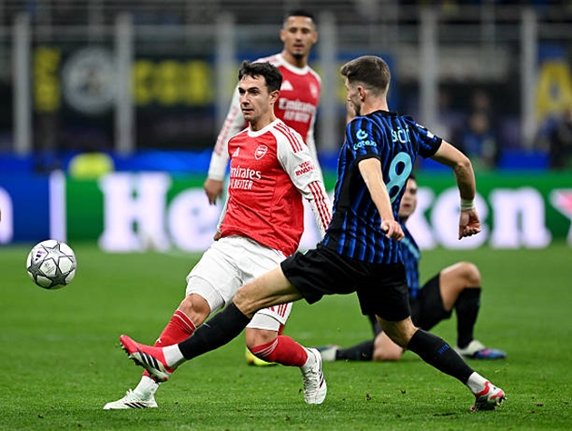 Martin Zubimendi &ndash; 6.9 Ph&ograve;ng ngự thiếu quyết liệt trong t&igrave;nh huống dẫn đến b&agrave;n gỡ h&ograve;a của Inter v&agrave; c&oacute; v&agrave;i pha xử l&yacute; b&oacute;ng cẩu thả. Thiếu đi sự năng nổ của Rice b&ecirc;n cạnh, Zubimendi gặp kh&oacute; khăn trong việc ngăn chặn c&aacute;c pha phản c&ocirc;ng của đối thủ.