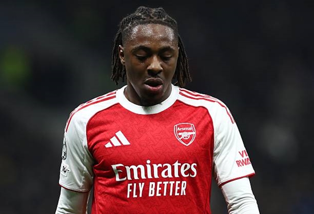 Eberechi Eze &ndash; 6.8 Tham gia t&iacute;ch cực v&agrave;o giai đoạn nhập cuộc đầy tốc độ của Arsenal. Eze chọn được những vị tr&iacute; trống trải tốt v&agrave; đ&atilde; thử t&agrave;i thủ m&ocirc;n Sommer ngay sau giờ nghỉ. Tuy nhi&ecirc;n, anh sẽ cảm thấy thất vọng v&igrave; thiếu hiệu quả ở những t&igrave;nh huống cuối c&ugrave;ng.