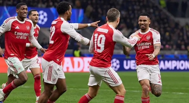 Ảnh bài viết Seedorf, Rooney ngả mũ trước tinh thần của Arsenal