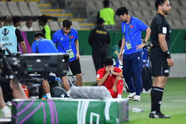 Hiểu Minh bật khóc.