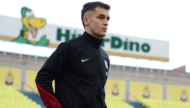 Mức phí chuyển nhượng Casado có thể là rào cản với Quỷ đỏ.