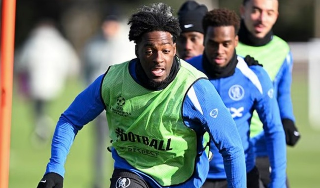 H&igrave;nh ảnh Disasi tr&ecirc;n s&acirc;n tập.