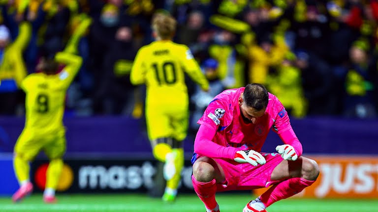 Donnarumma đã 3 lần vào lưới nhặt bóng.