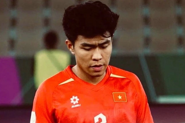 L&yacute; Đức nhận thẻ đỏ ở trận b&aacute;n kết với U23 Trung Quốc.