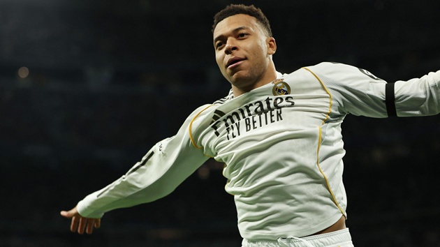 Mbappe thi đấu thăng hoa khi trở lại sau chấn thương.