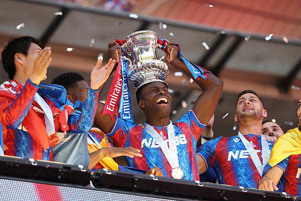 Marc Guehi góp công lớn giúp Crystal Palace vô địch FA Cup 2025.