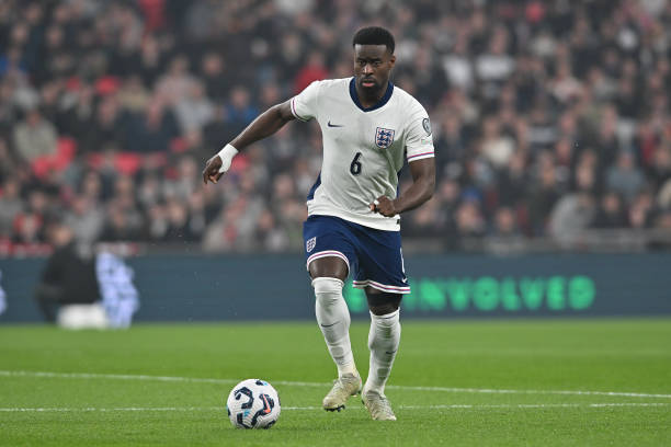 Không chỉ chơi tốt ở cấp CLB, Marc Guehi còn chiếm luôn suất đá chính tại tuyển Anh.