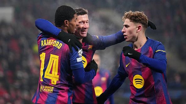 Robert Lewandowski lập công chuộc tội với 1 bàn thắng.