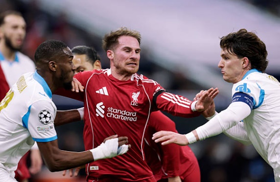 Alexis Mac Allister (7.1 điểm): Tiền vệ người Argentina chơi năng nổ v&agrave; c&oacute; nhiều đường chuyền xuy&ecirc;n tuyến mang t&iacute;nh đột biến cao. Tuy nhi&ecirc;n, anh cần cải thiện sự tập trung khi c&oacute; một v&agrave;i t&igrave;nh huống chạm b&oacute;ng lỗi su&yacute;t ch&uacute;t nữa đ&atilde; tạo điều kiện cho Marseille tổ chức phản c&ocirc;ng nguy hiểm.