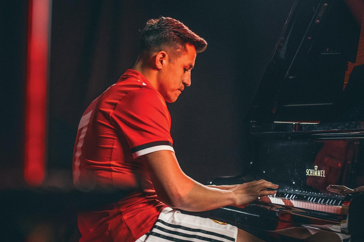 Tiếng đ&agrave;n piano mở đầu cho giấc mơ lạc nhịp.