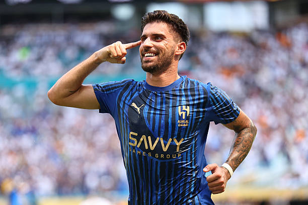 Ảnh bài viết Ruben Neves sẵn sàng đặt dấu chấm hết cho Casemiro tại MU
